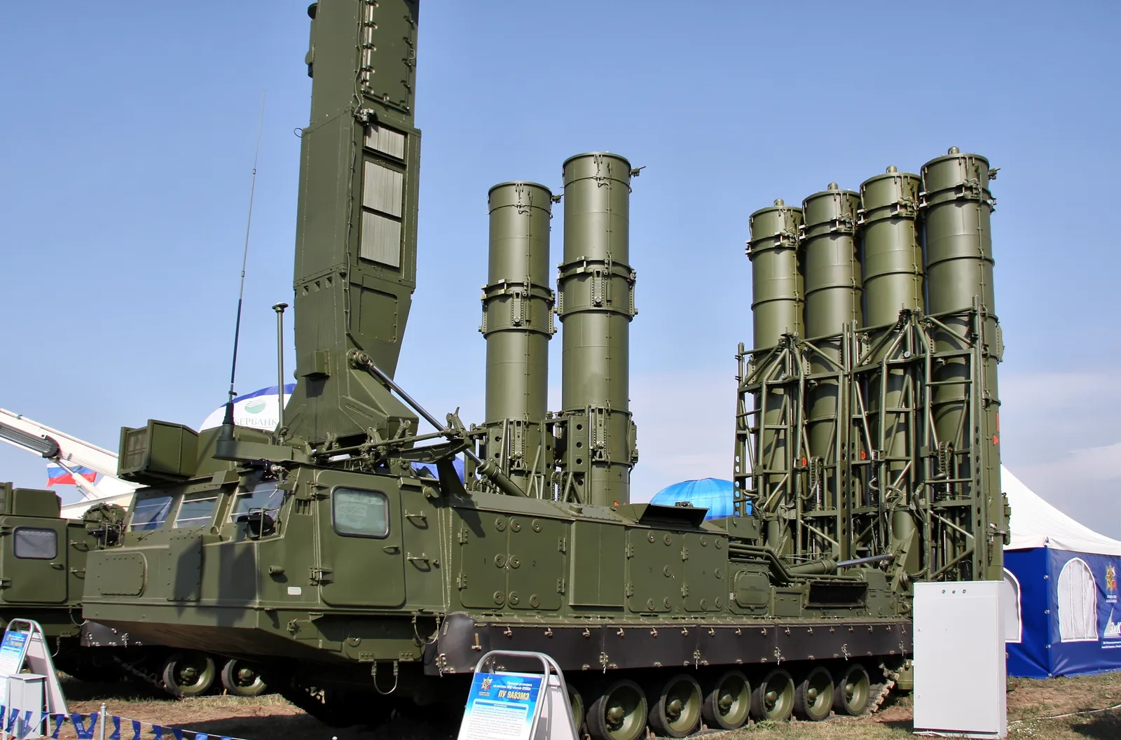 An S-300V4, Russia's Army theater anti-ballistic-missile design, in the Antey-2500 lineage.