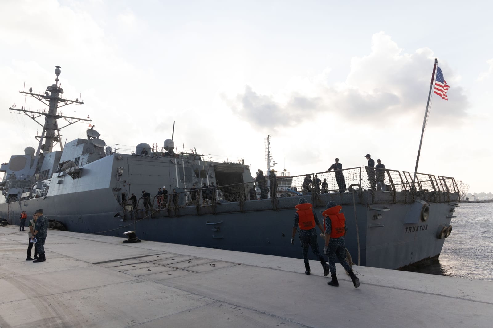 Egyptian sailors help the Arleigh Burke-class destroyer USS Truxtun depart Ras Al Tin Naval Base in Alexandria, Egypt