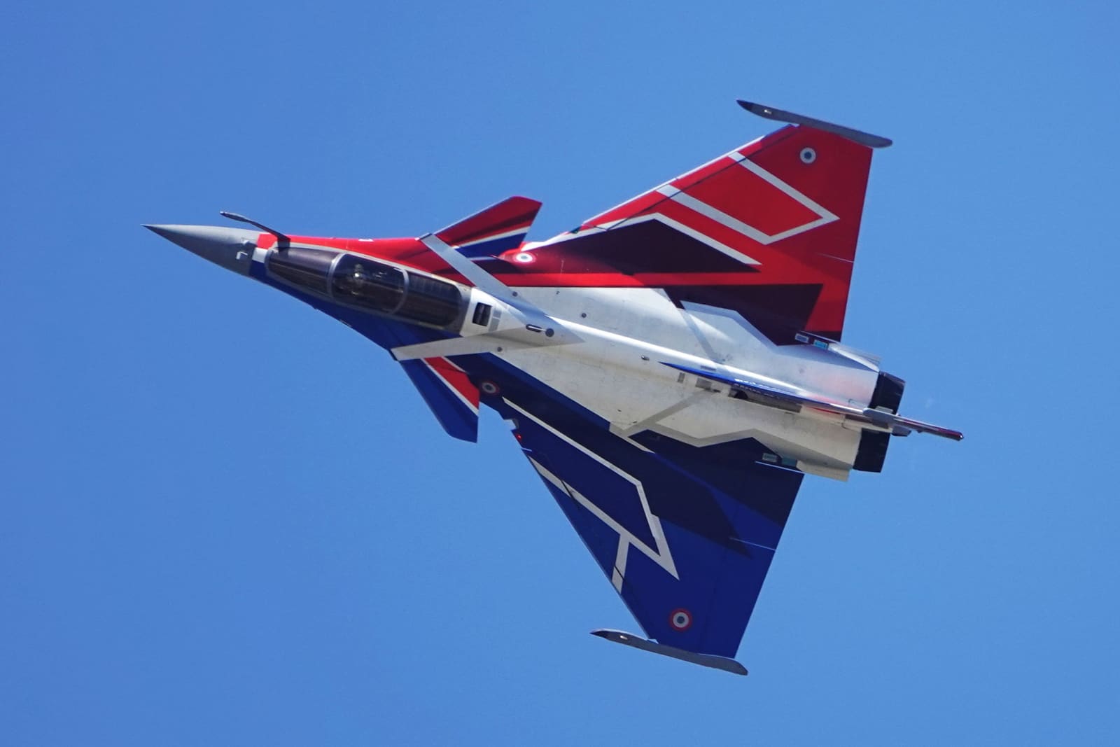 Dassault Flies NAMIB Anti-Radar Drone Alongside a Rafale F4