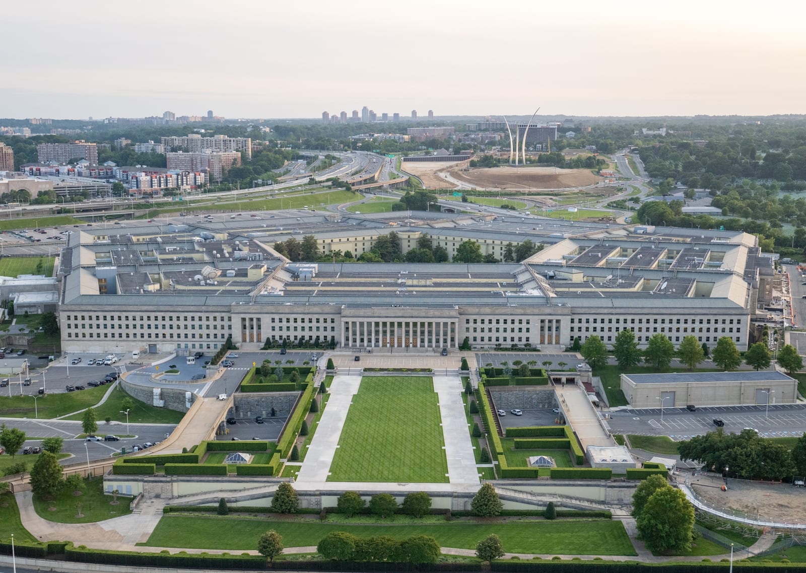 Pentagon Steers $244M No-Bid Deal to Palantir, Skips Justification