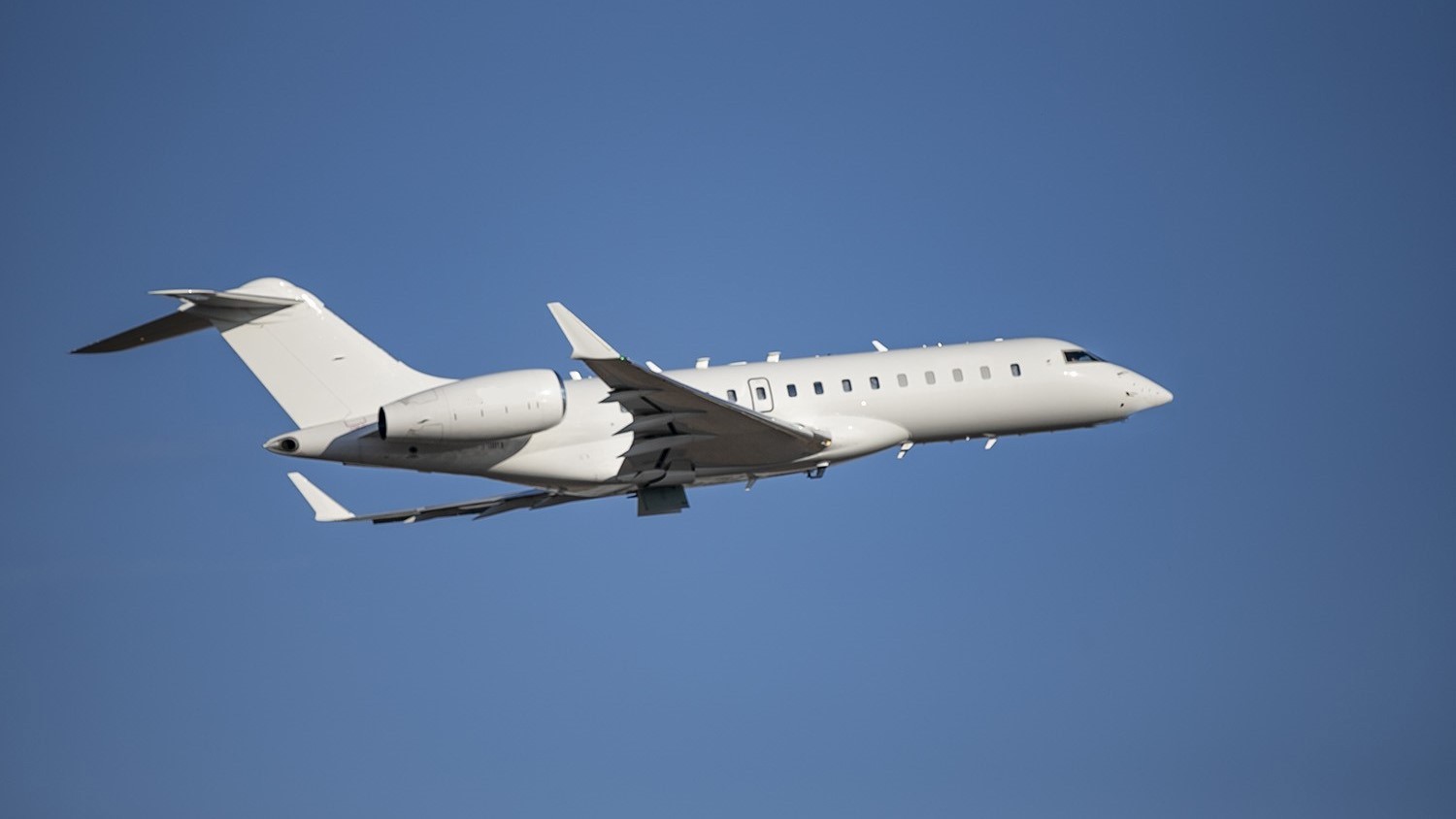 US Army Airborne Reconnaissance and Electronic Warfare System (ARES) aircraft, built on the Bombardier Global 6000/6500 airframe family