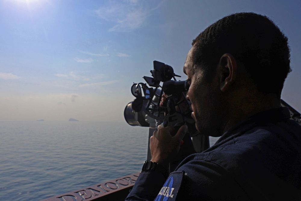 US, Iran Both Pause Attacks as Hormuz Transit Deal Is Weighed
