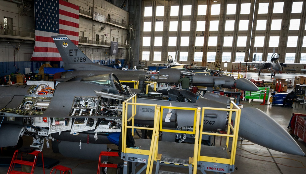 Air Force and DARPA fly an F-16 under AI control at Eglin