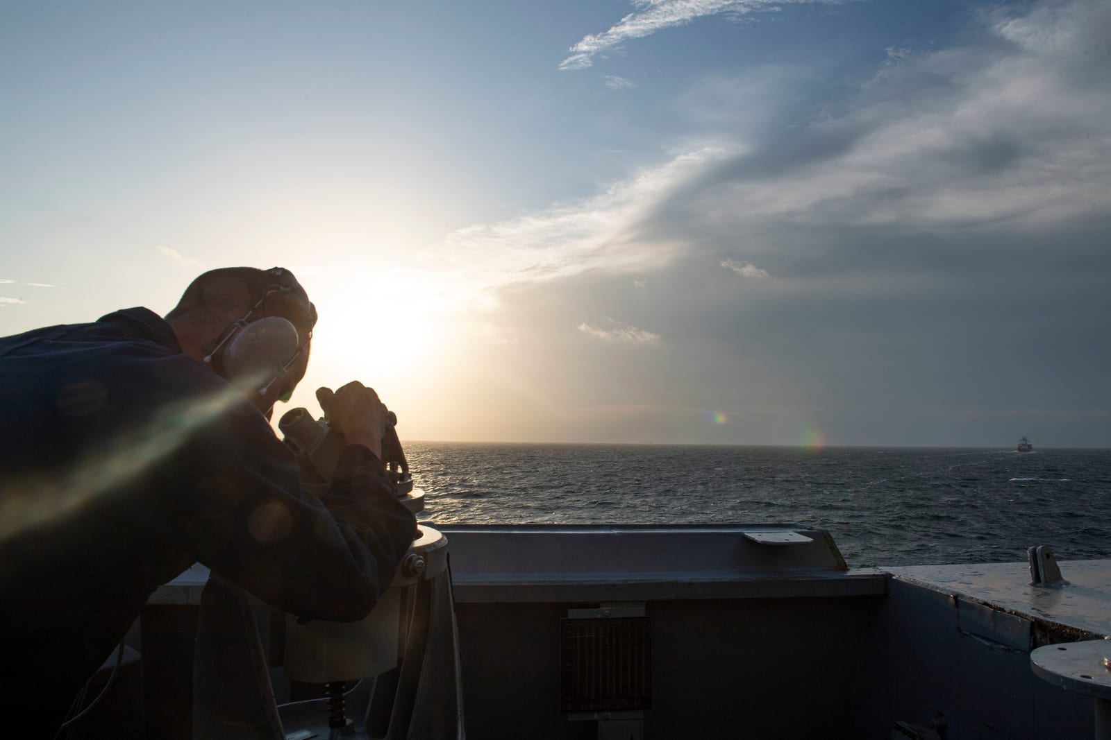 The destroyer USS Sterett escorts the Military Sealift Command ship MV Maersk Valencia through the Red Sea