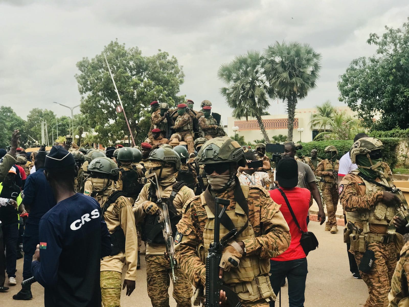 Ibrahim Traoré is welcomed at Ouagadougou airport on his return from the 2023 Russia-Africa Summit in St. Petersburg