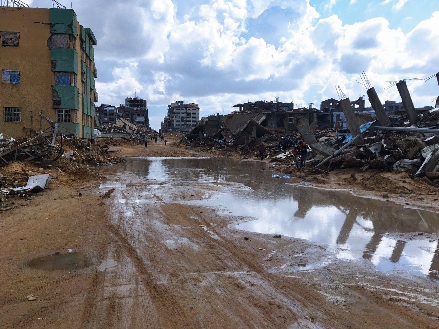 Total destruction of a street in front of Al-Rantisi Children's Hospital in western Gaza, January 2026