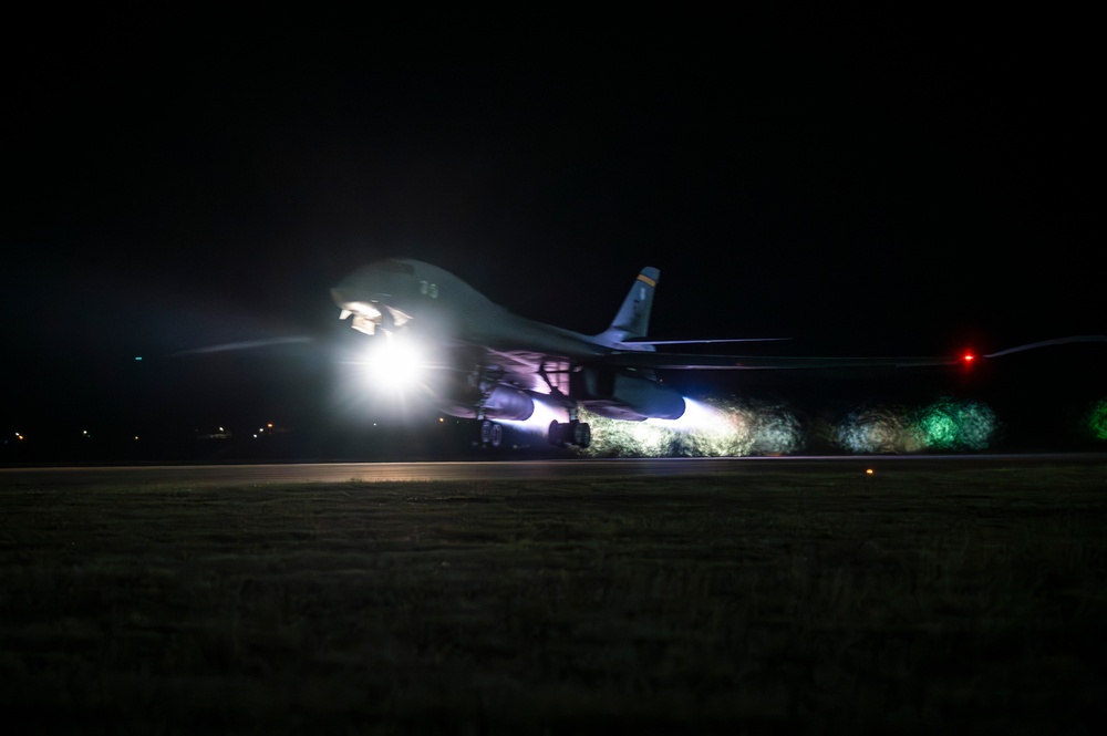 A B-1B Lancer bomber from Ellsworth Air Force Base takes off from Dyess Air Force Base, Texas, February 1, 2024, ahead of the strikes on 85 targets in Iraq and Syria