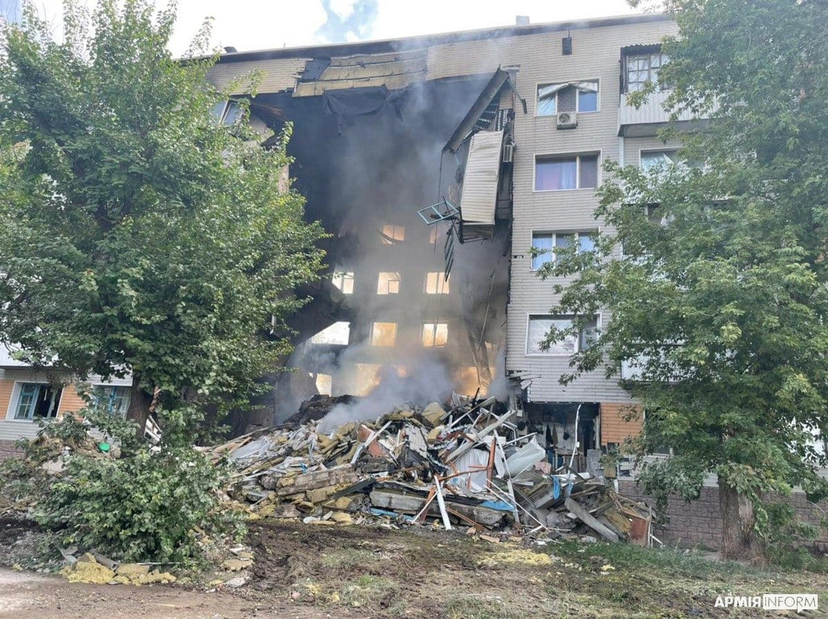 A five-story residential building in Bakhmut damaged by Russian airstrikes, with rubble and a damaged facade visible