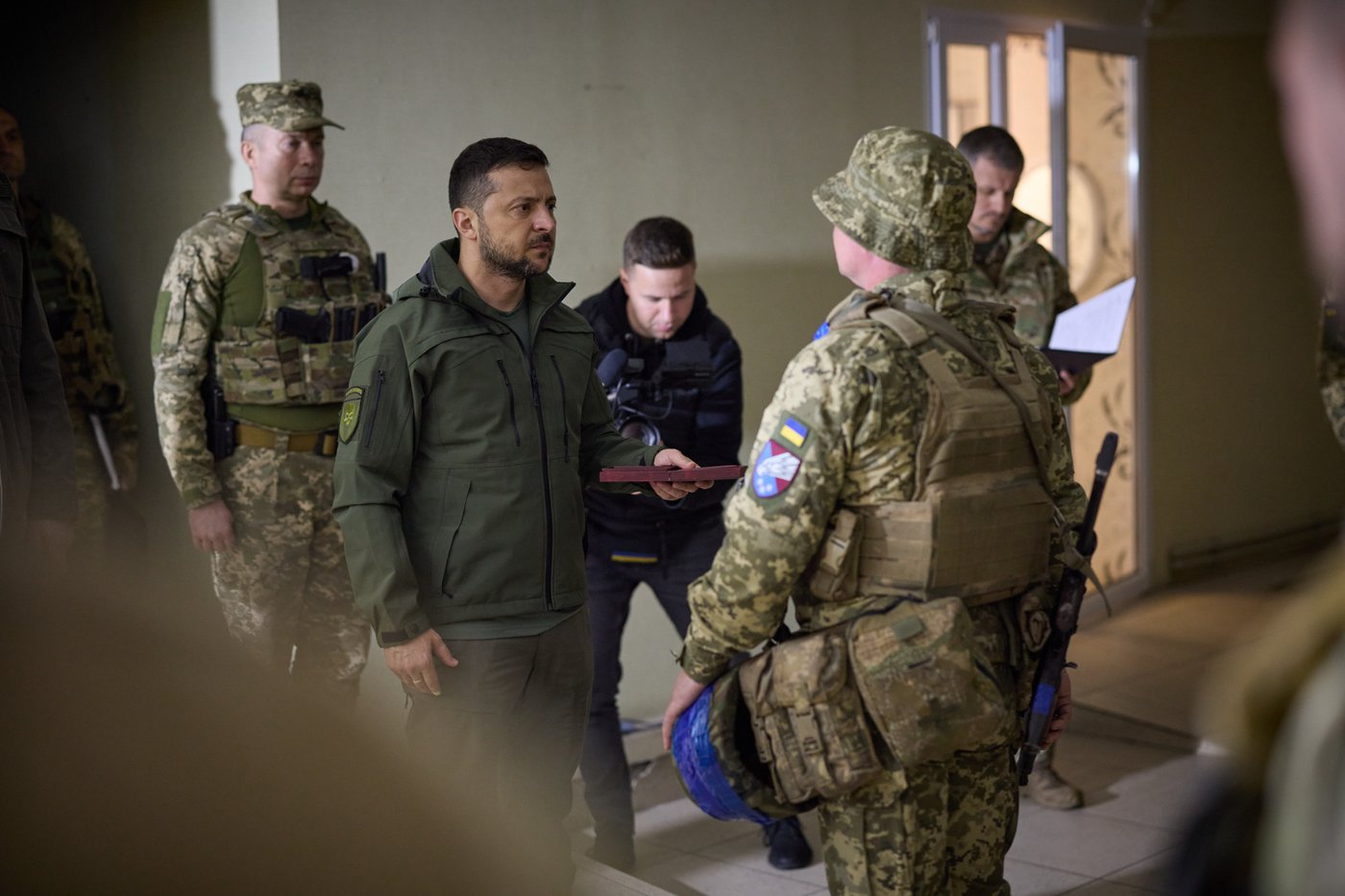 President Zelenskyy decorating a Ukrainian soldier during his visit to newly liberated Izium in Kharkiv Oblast on September 14, 2022