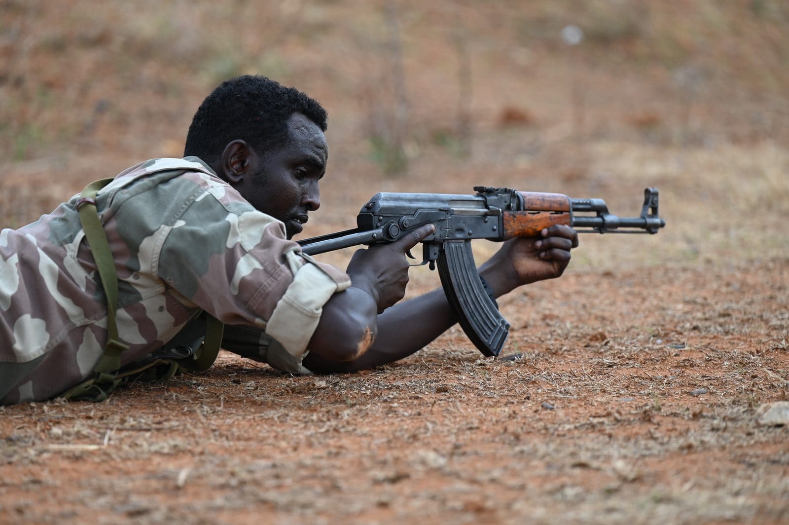Somali Danab commandos perform shoot-and-move tactical training exercises