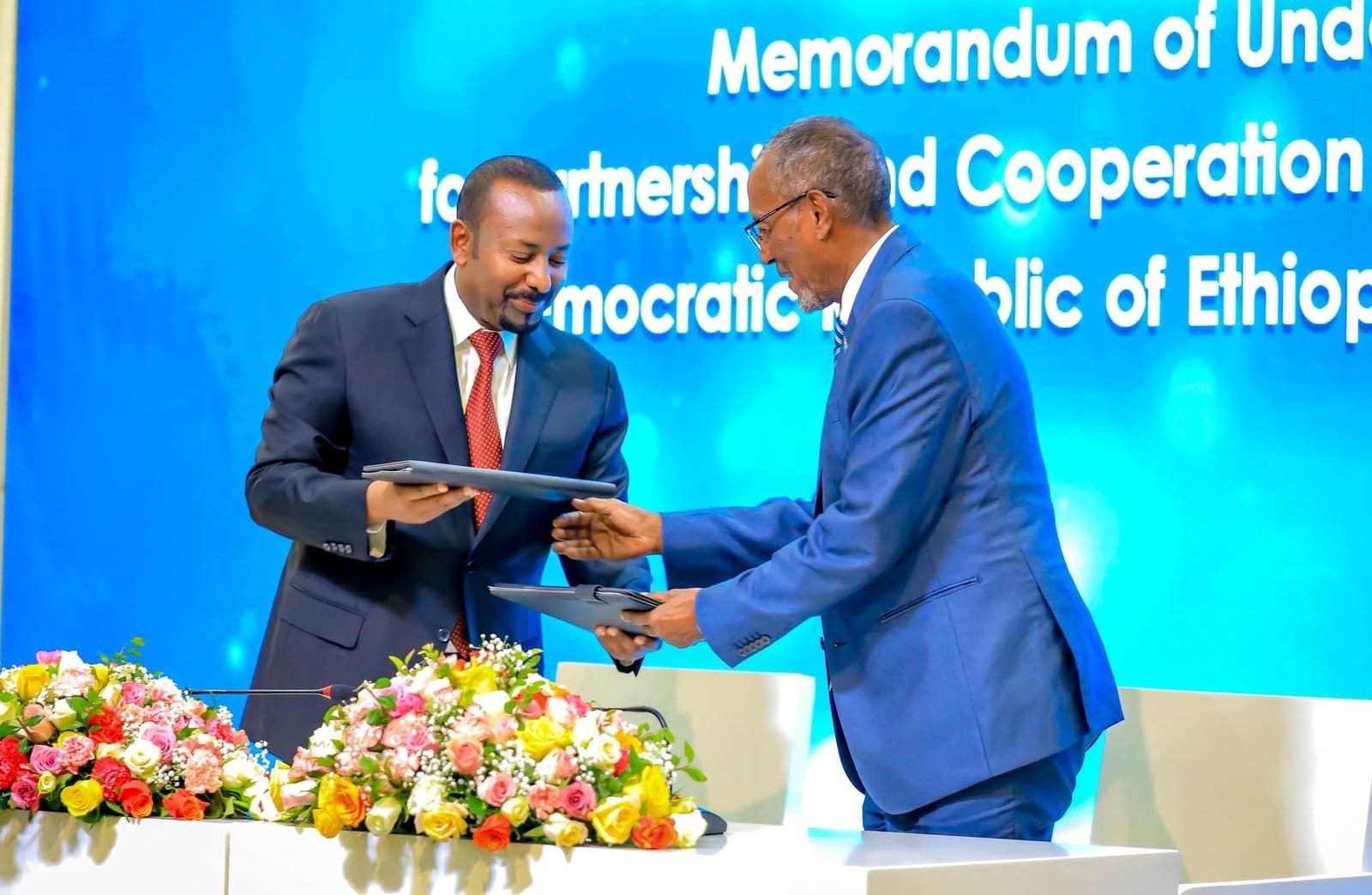 President Muse Bihi Abdi of Somaliland and Prime Minister Abiy Ahmed of Ethiopia sign the Memorandum of Understanding