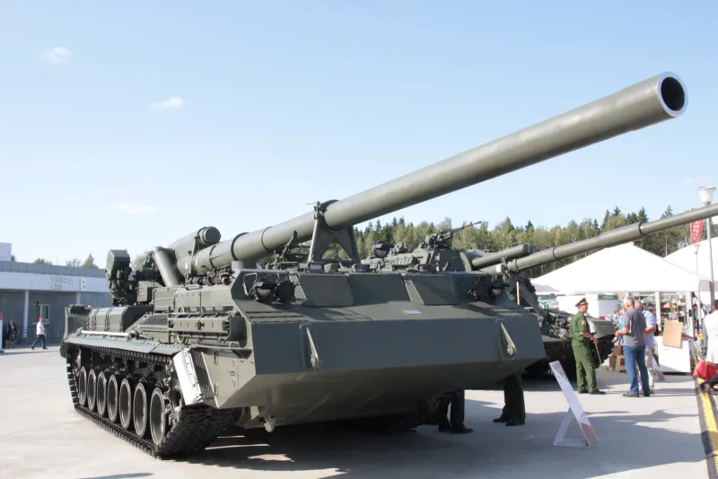 Uralvagonzavod 2S7 Pion, view 1
