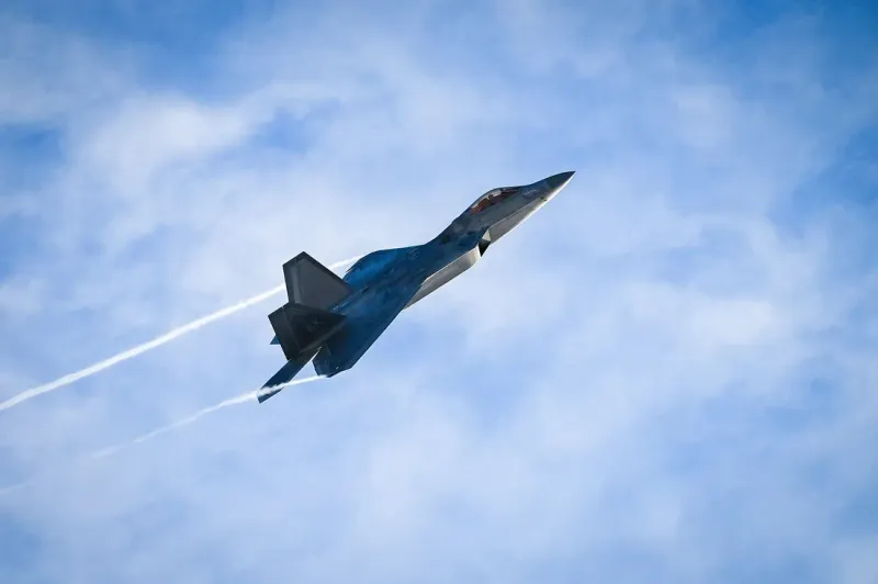 Lockheed Martin F-22A Raptor, view 10