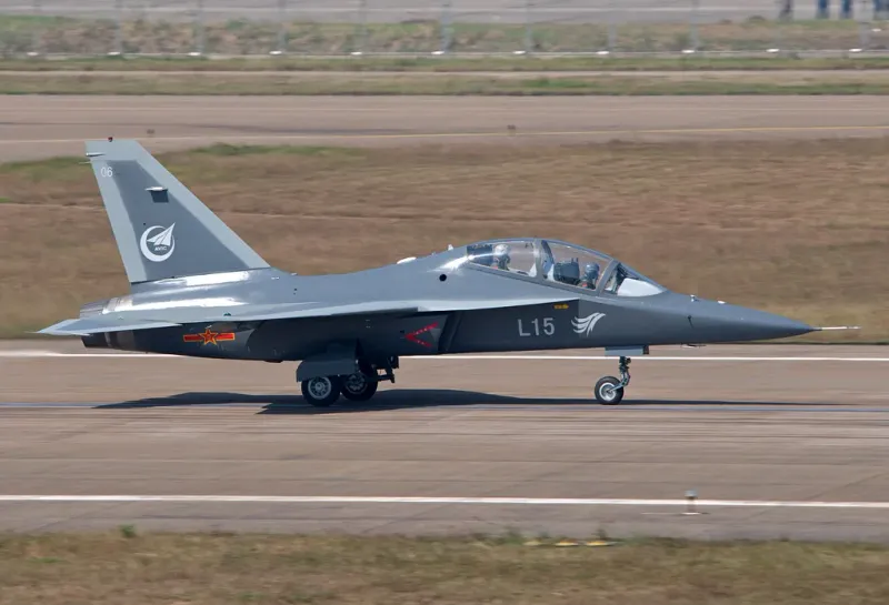 Hongdu Aviation Industry Group L-15, view 1