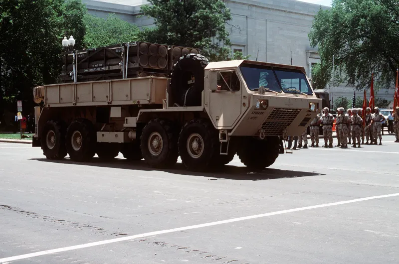 Oshkosh Defense HEMTT M977, view 1