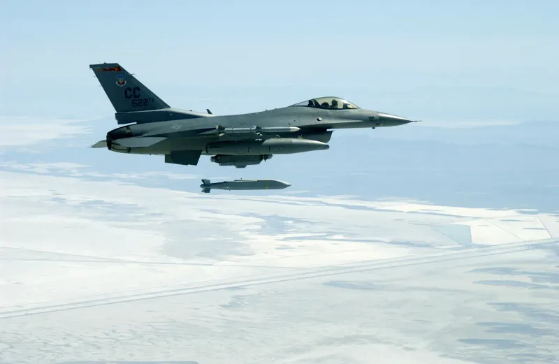 Raytheon (RTX) AGM-154 JSOW, view 1