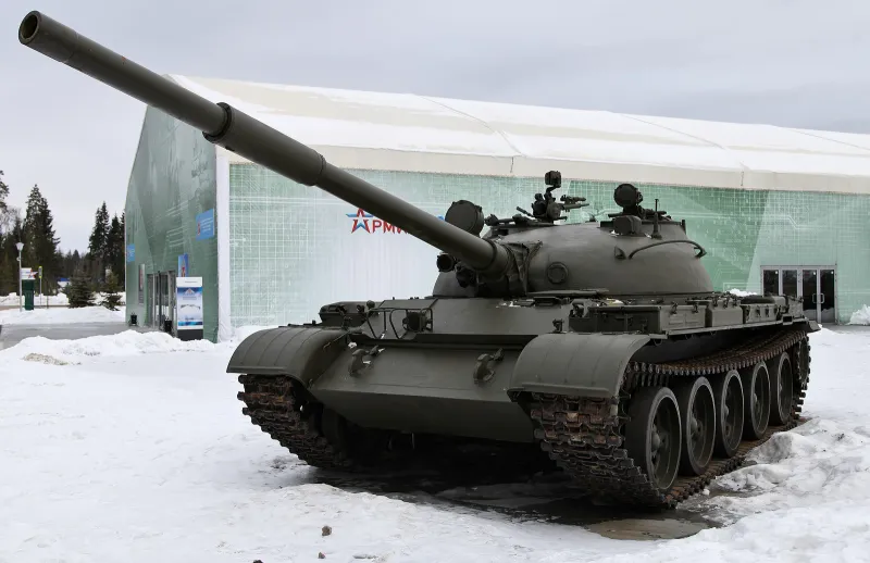 Uralvagonzavod T-62M, view 1